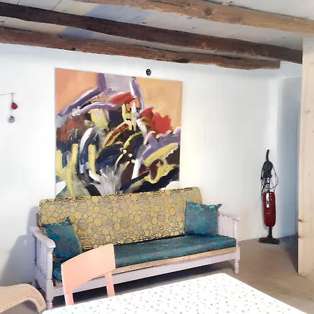 Semesterbostad Charming House In + Garden *