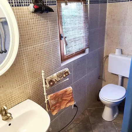 Semesterbostad Charming House In + Garden *